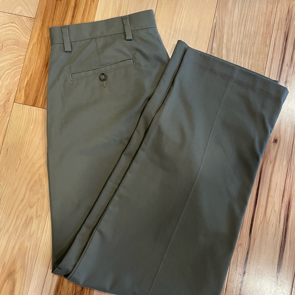 Dockers Classic Fit Olive Green Trousers